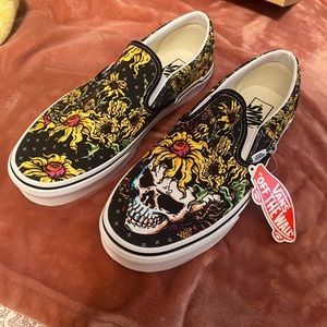 Men’s size 9 Vans. Never worn.